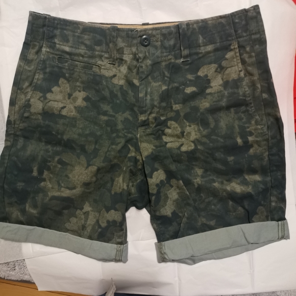GAP Other - Gap Lived-In Floral Camo Printed Shorts 10" Inseam